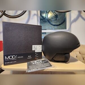 BNIB Oakley mod1 ski snowboard helmet large round countour asian